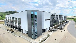 Ein im Jahr 2023 errichtetes KFW-40-Gewerbegebäude.