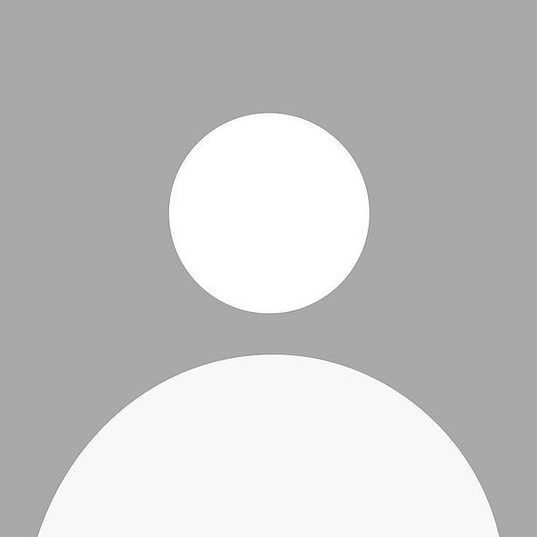 Portrait von Lennart Albrecht in schwarz weiß