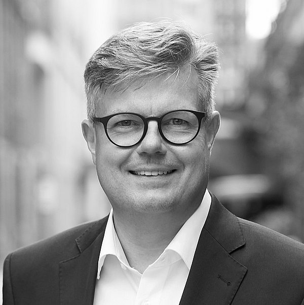 Bild von Dirk Lamprecht in schwarz weiß