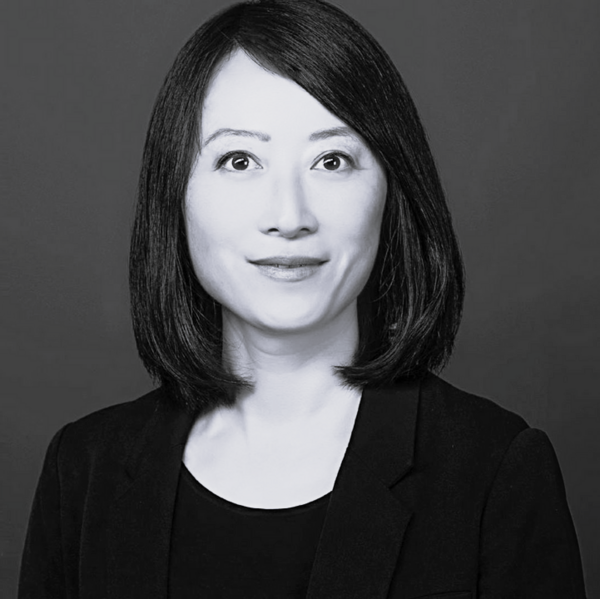 Portraitfoto der dena Mitarbeiterin Ang Ye