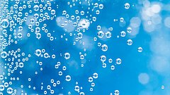 Luftblasen unter Wasser