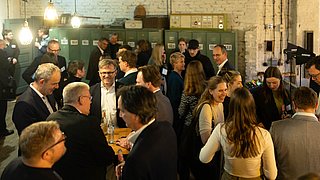 Networkingaktiviäten der Teilnehmenden auf dem Dialog.