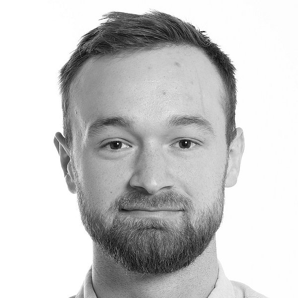 Foto von Martin Lørup Stensdal in schwarz weiß 