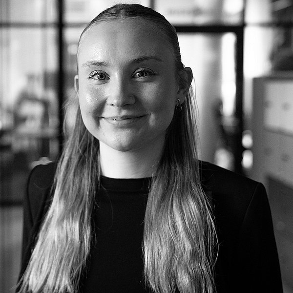 Foto von Anna Moser in schwarz weiß