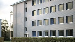 Graue Fassade eines Hauses