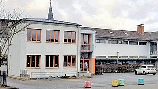 Außenansicht der Grundschule Söllingen in der Gemeinde Pfinztal