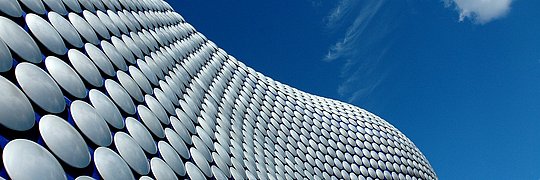 Architektonisches Detail des Bullring Shopping Centre in Birmingham.