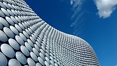 Architektonisches Detail des Bullring Shopping Centre in Birmingham.