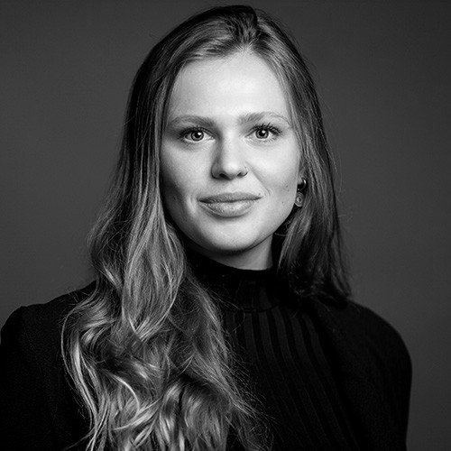 Foto von Clara Rieken in schwarz weiß