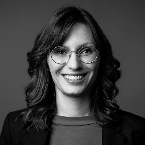 Bild von Dr. Astrid Weyand in schwarz weiß