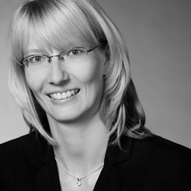 Foto von Dr. Beate Baron in schwarz weiß