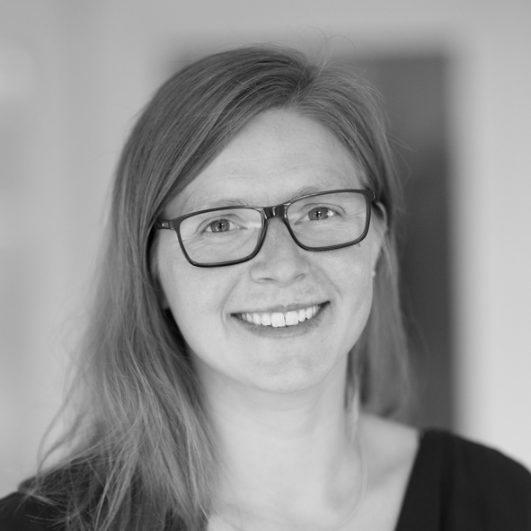 Porträt in schwarz und weiß von Dr. Anna Gruber