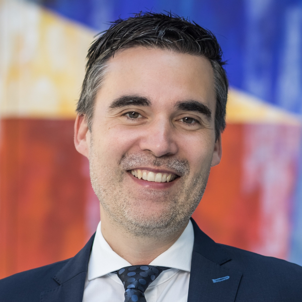 Porträtfoto von Dr. Sebastian Bolay