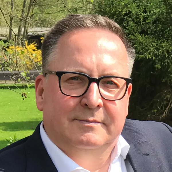 Portraitbild von Helmut Wenzel