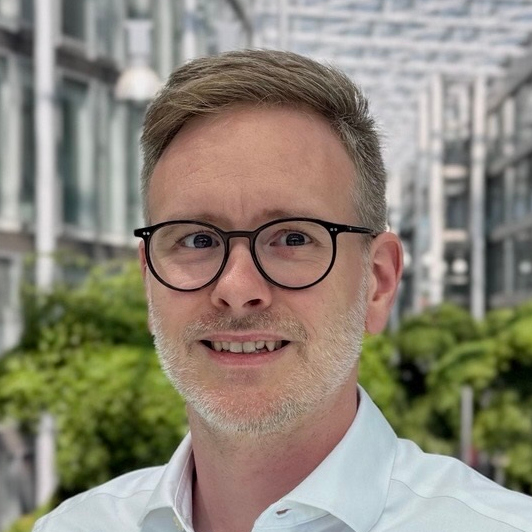 Portraitbild von Dr. Rouven Fleischer